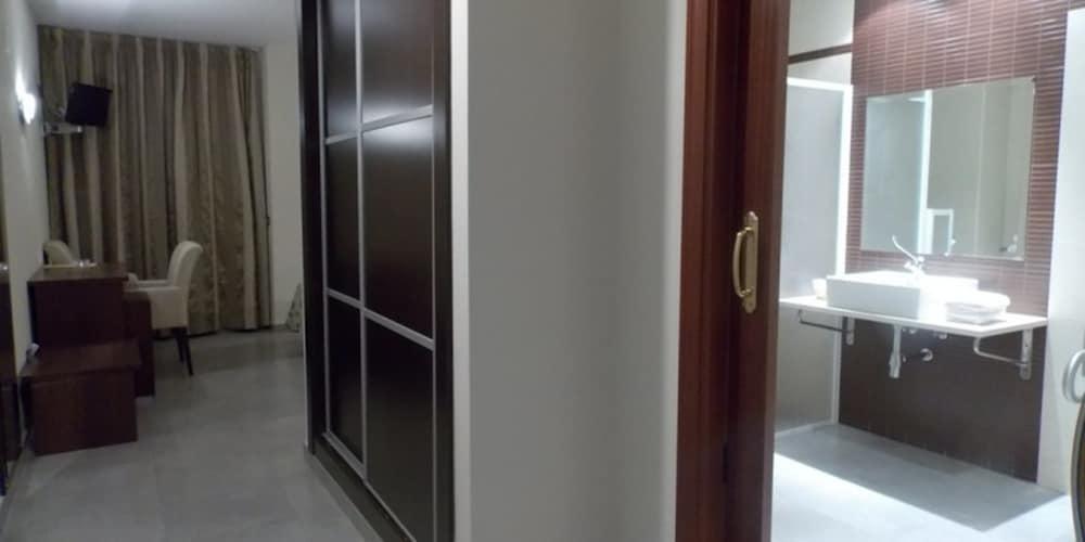 Hotel San Cristobal Coria Ngoại thất bức ảnh