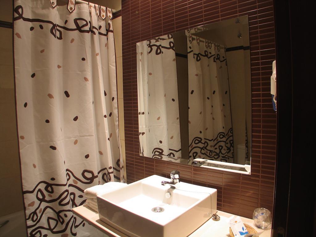 Hotel San Cristobal Coria Phòng bức ảnh