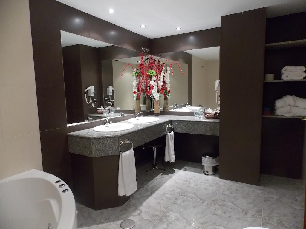 Hotel San Cristobal Coria Phòng bức ảnh