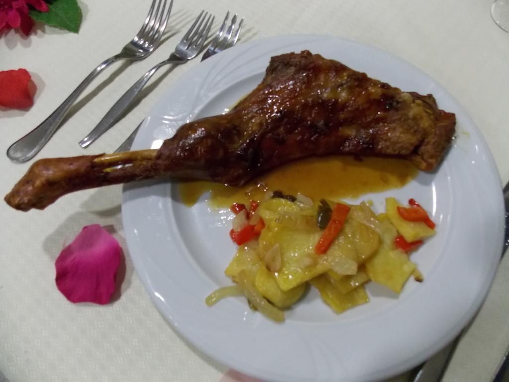 Hotel San Cristobal Coria Ngoại thất bức ảnh