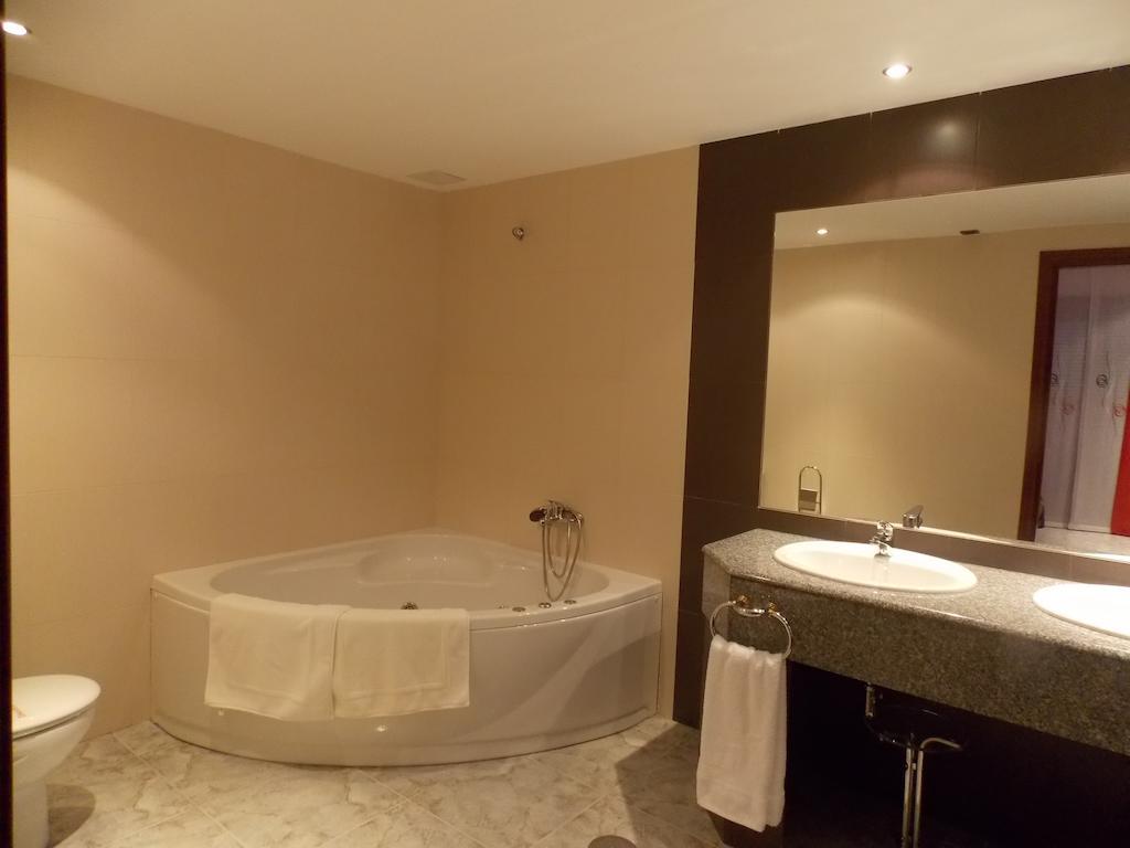 Hotel San Cristobal Coria Phòng bức ảnh
