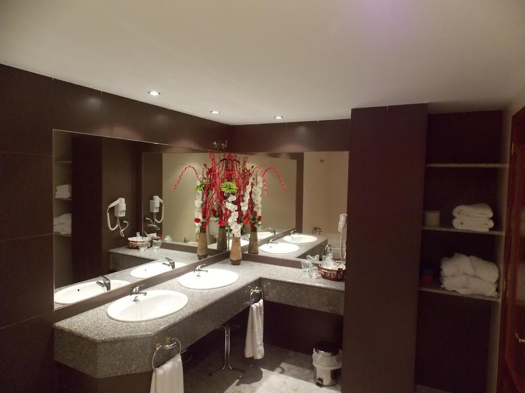 Hotel San Cristobal Coria Phòng bức ảnh